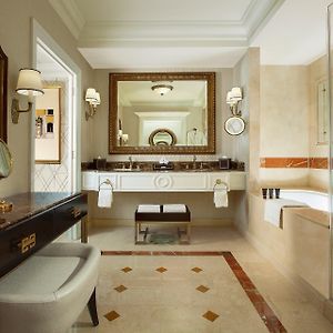 Royale Deluxe Suite Buffet